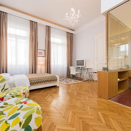 Rosa Linde - Comfort Rooms Wien Rum bild