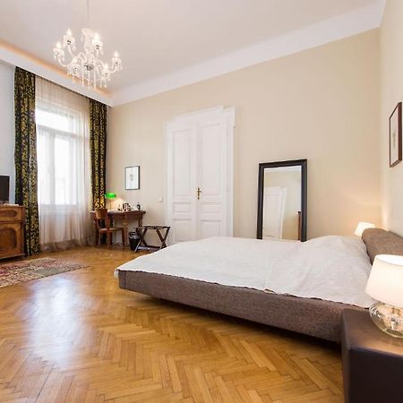 Rosa Linde - Comfort Rooms Wien Rum bild