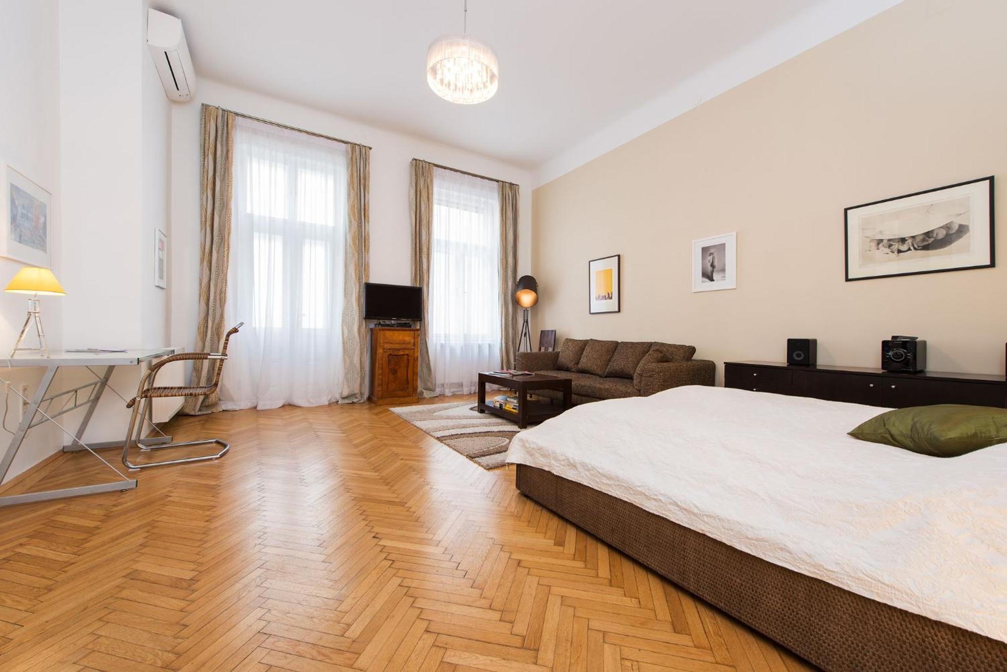 Rosa Linde - Comfort Rooms Wien Rum bild